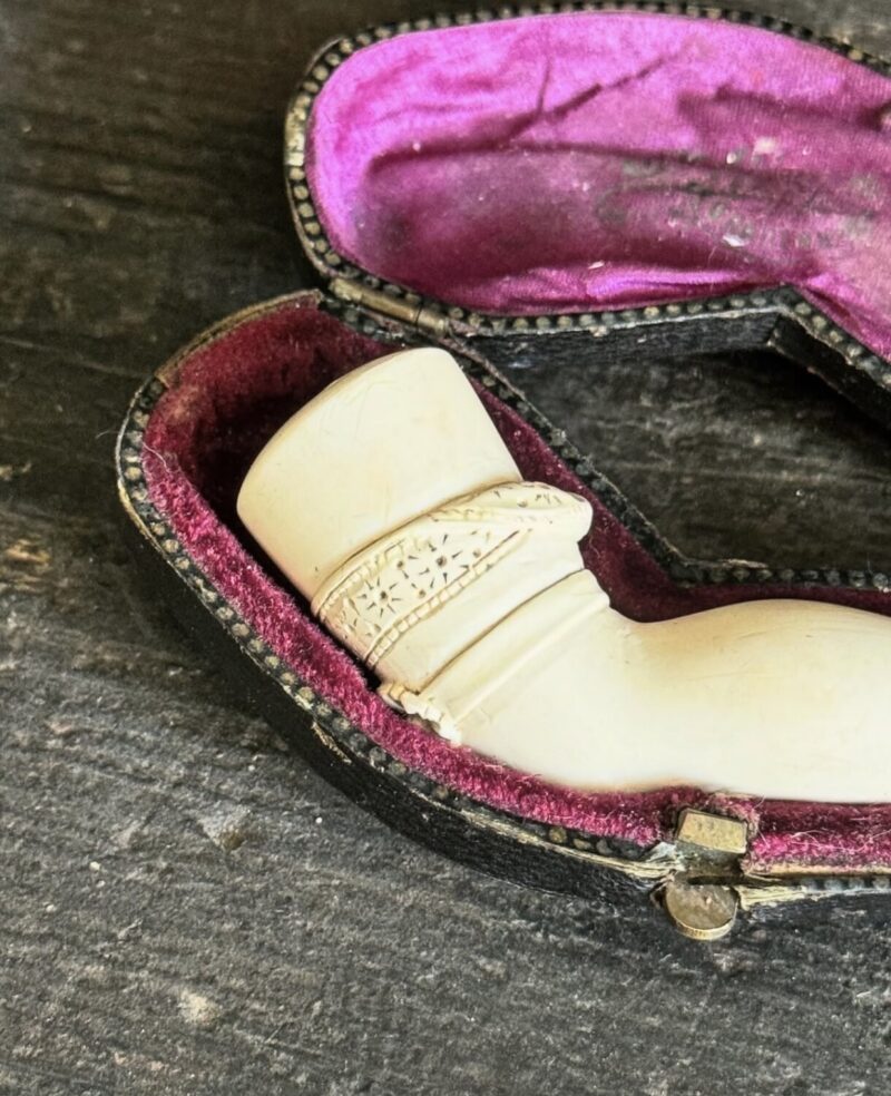 Novelty Ladies Leg Pipe & Case - Image 4